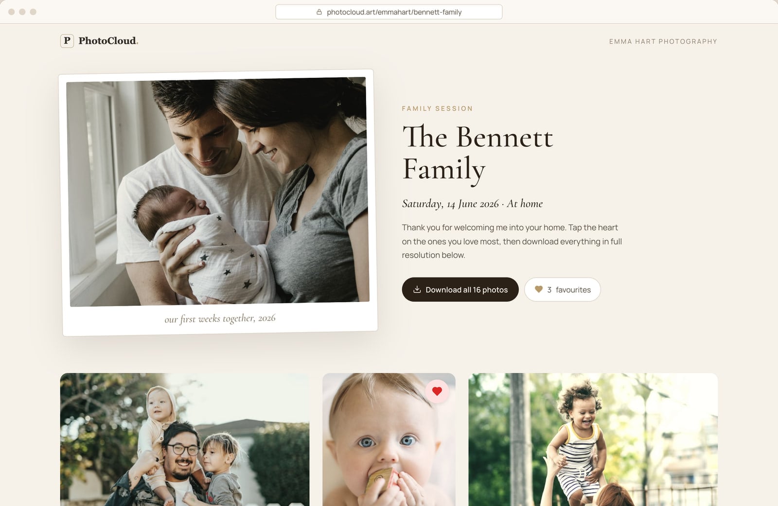 Une galerie client PhotoCloud ouverte dans un navigateur : la photo de couverture d'une séance famille, un bouton de téléchargement et les favoris du client